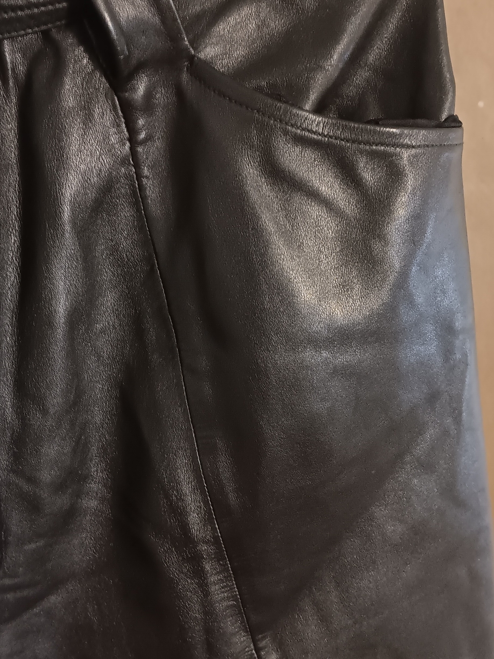 Gucci Black Satin-Lined Leather Pants with Embroidered Label W. 32. L 42 - Picture 3 of 10